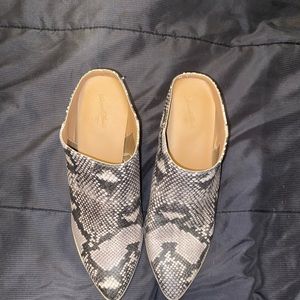 Universal thread heeled mules